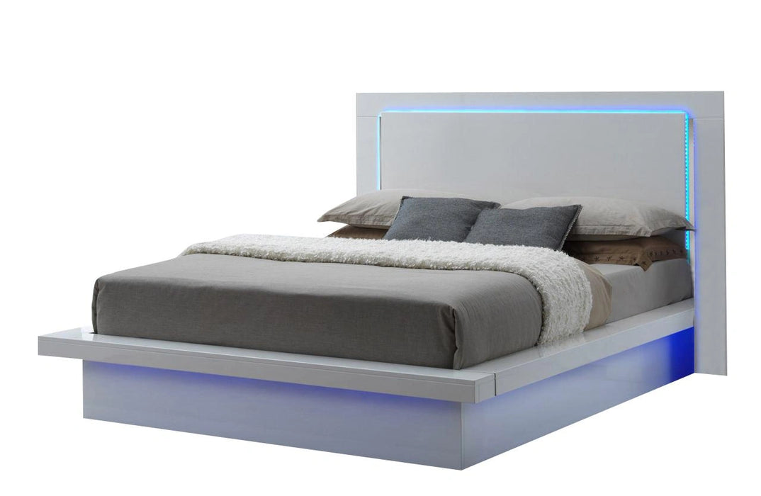 New Classic Sapphire Queen Platform Bed in White